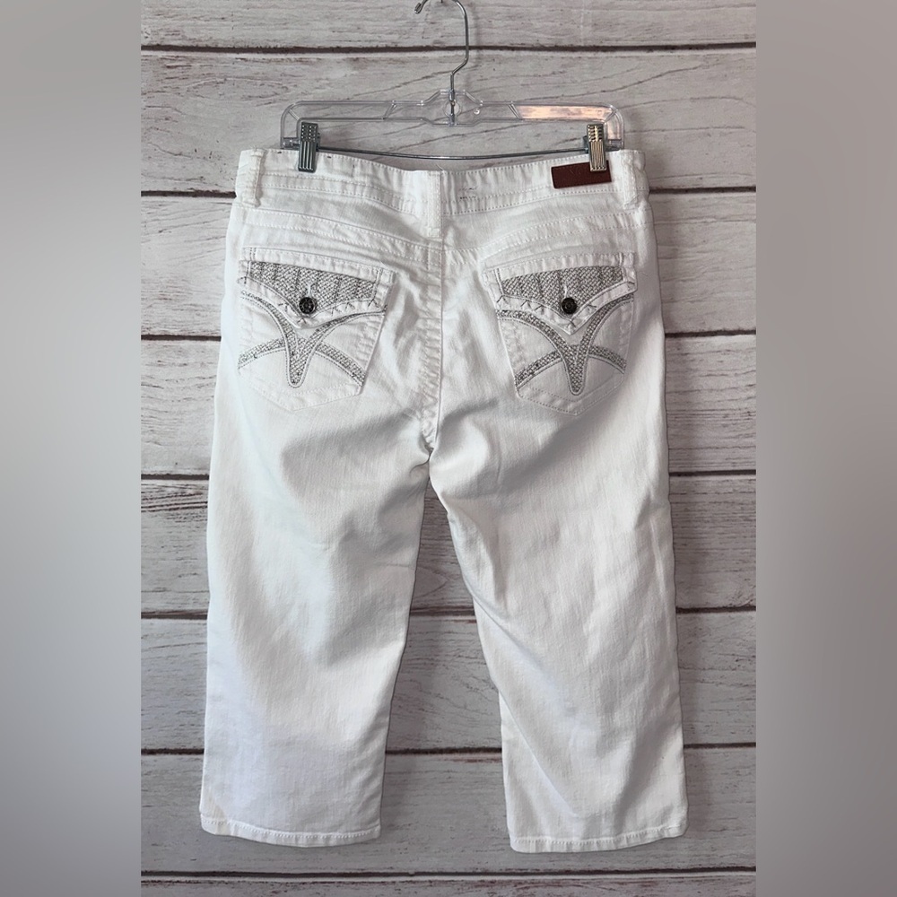 VGS White Embellished Capri Jeans - Size 10
Summer Career Beach Office Casual - Picture 7 of 7
